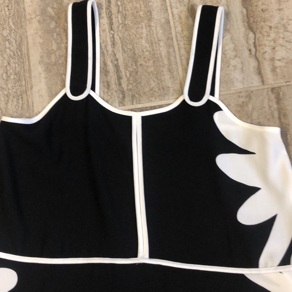 VICTORIA BECKHAM Daisy Peplum Tank in Black/White - Picture 3 of 8